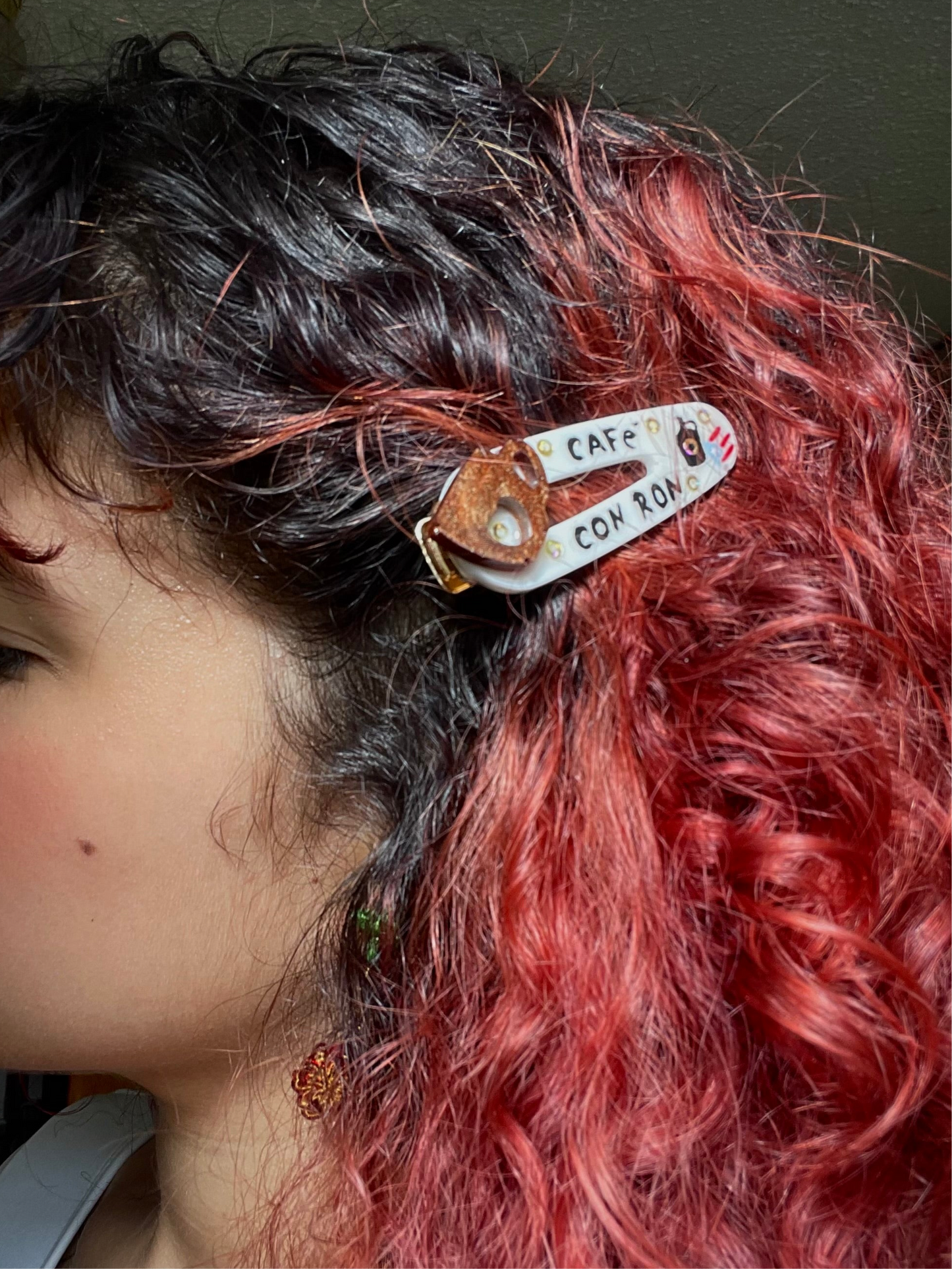 “Café con ron” resin hair clip