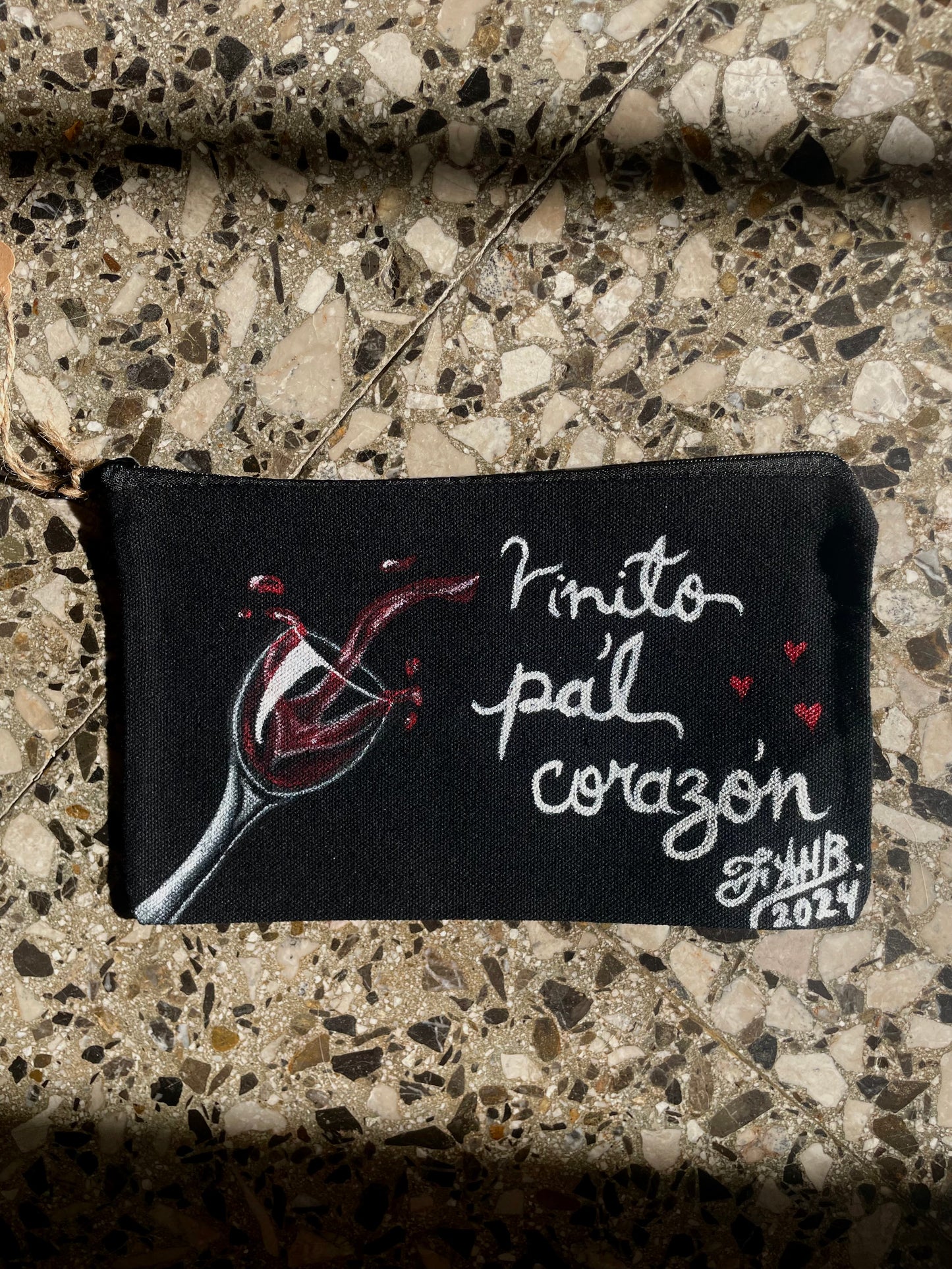 “Vinito pa’l corazón” painted bag