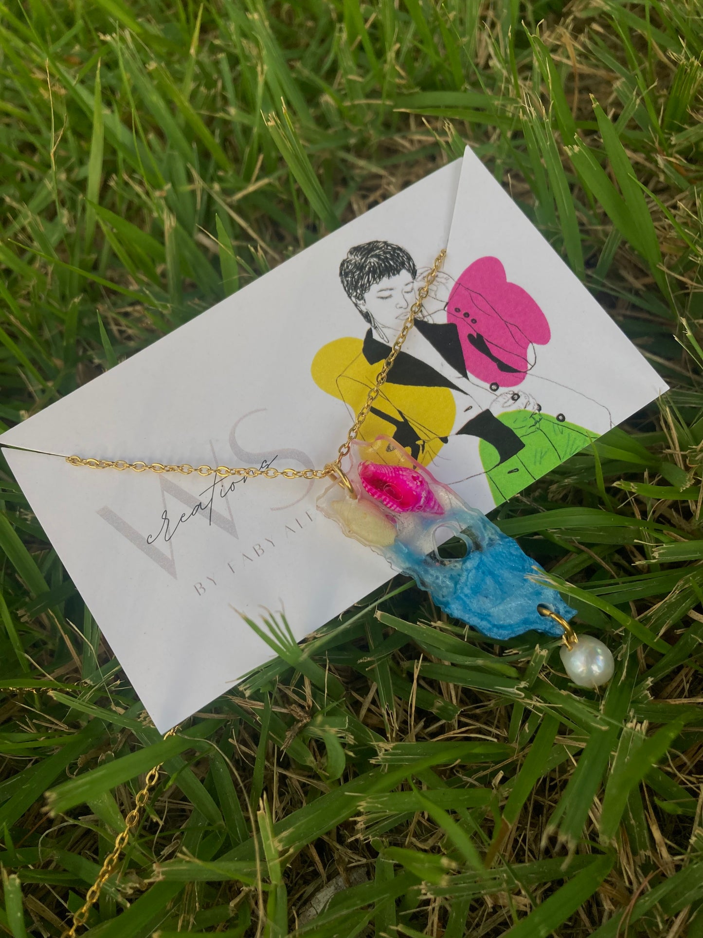 “La Isla del Encanto” resin necklace