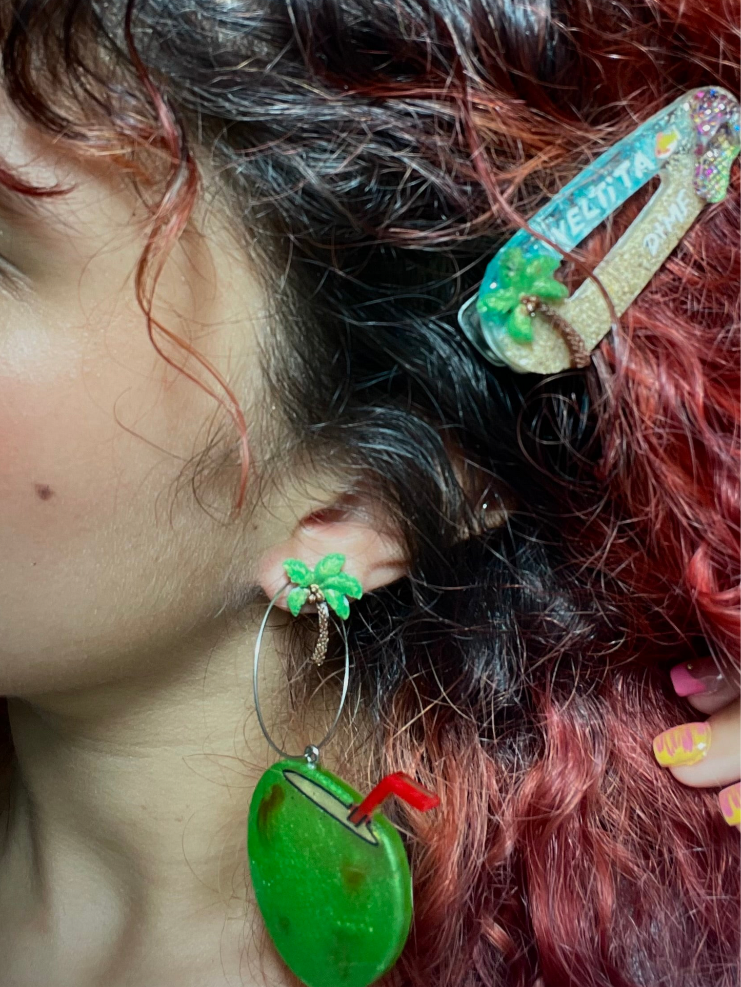 Palms and flip flops resin studs