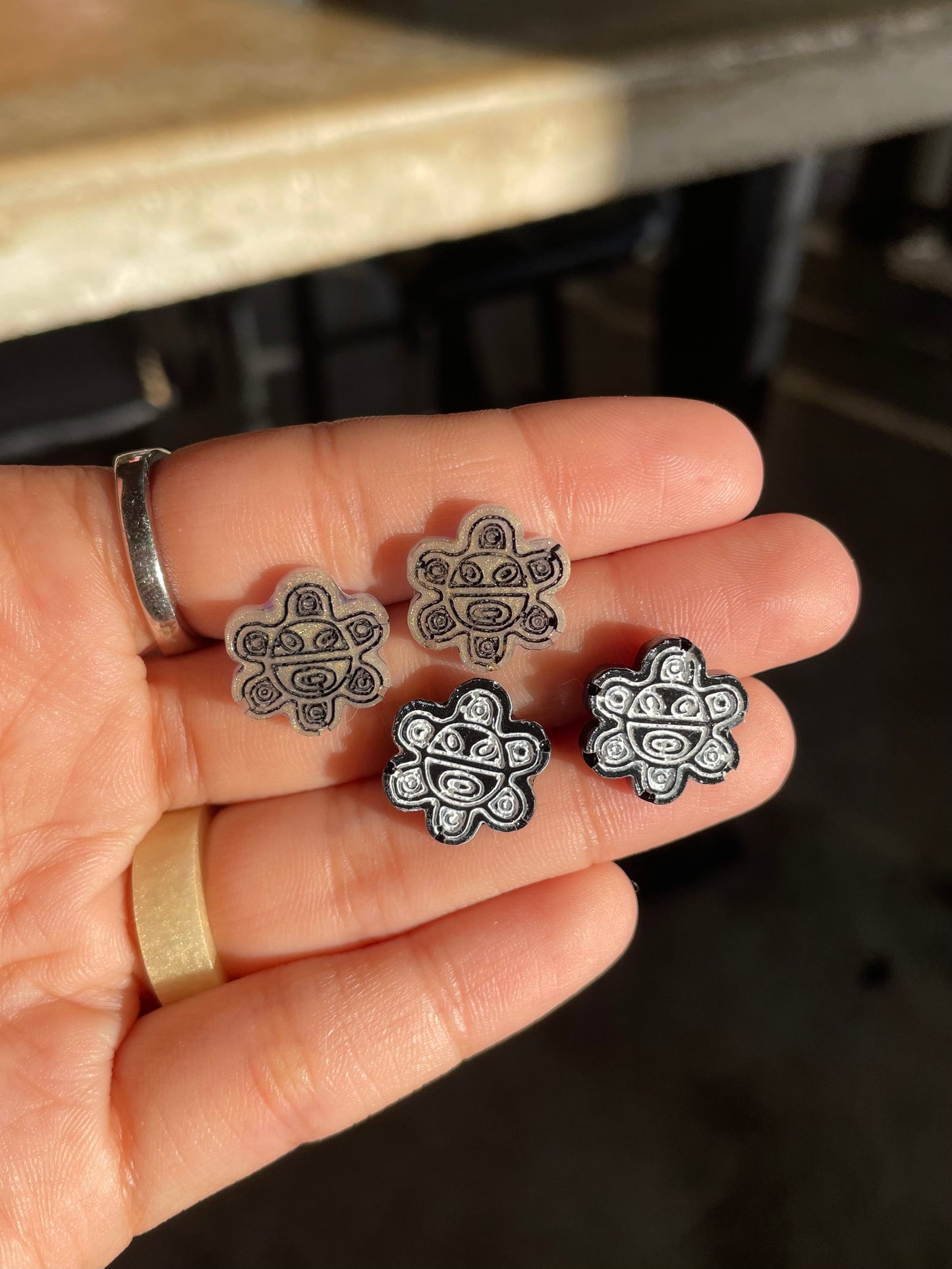 “Sol Taíno” resin studs