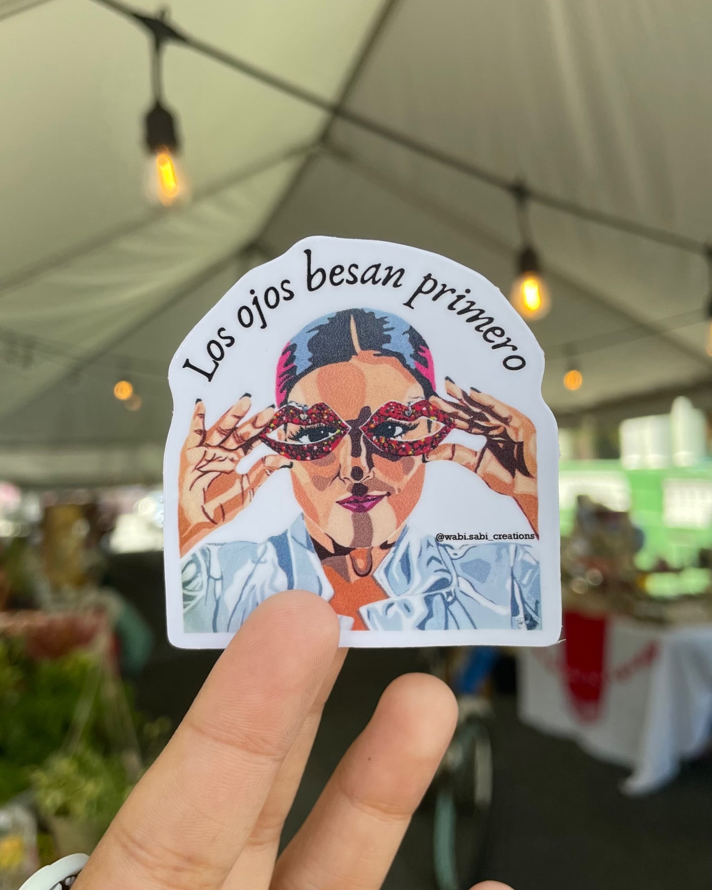 “Los ojos besan primero” sticker