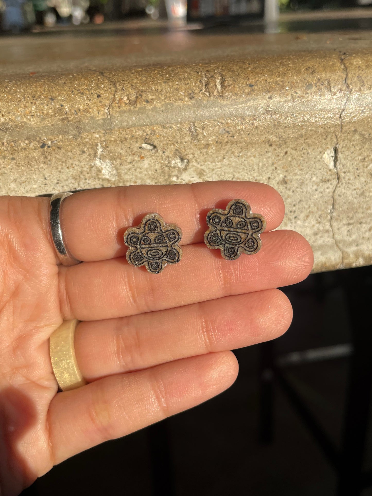 “Sol Taíno” resin studs